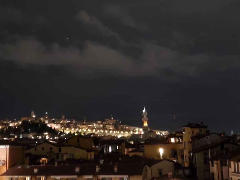 "La Me Ca" Intero Appartamento In Centro Con Vista Sui Colli Bergamo Dış mekan fotoğraf